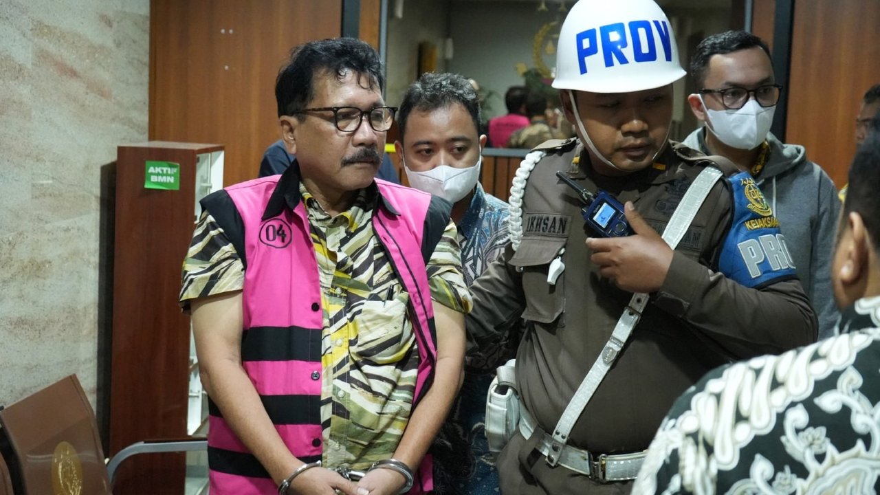 Kejagung menetapkan ZR mantan pejabat MA sebagai tersangka dalam kasus permufakatan jahat suap dan gratifikasi dengan temuan uang Rp920 miliar dan emas 51 Kg