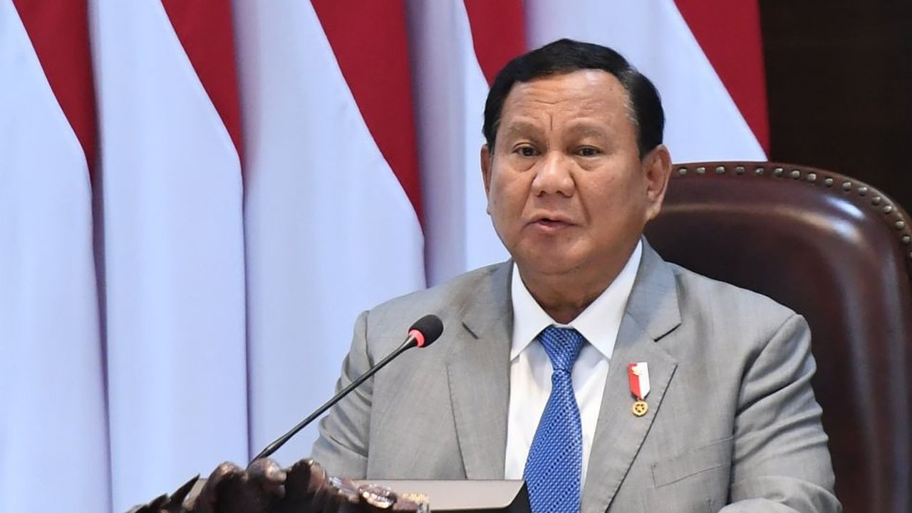 Presiden Prabowo Subianto mengucapkan selamat kepada Donald Trump karena terpilih sebagai Presiden ke-47 Amerika Serikat.

Ucapan selamat disampaikan ...
