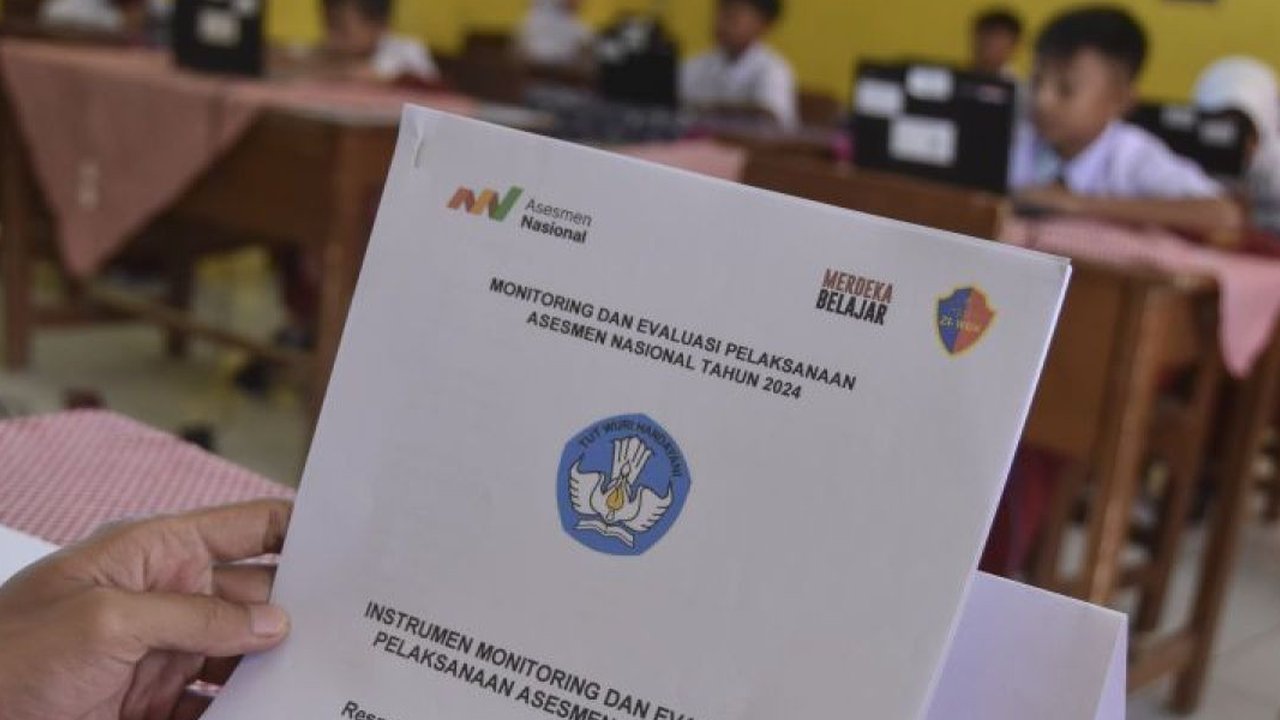 Guru Besar Ilmu Pokitik Universitas Pendidikan Indonesia (UPI) sekaligus Pengamat Kebijakan Pendidikan Prof&nbsp;Cecep Darmawan menyatakan Ujian Nasional (UN) ...