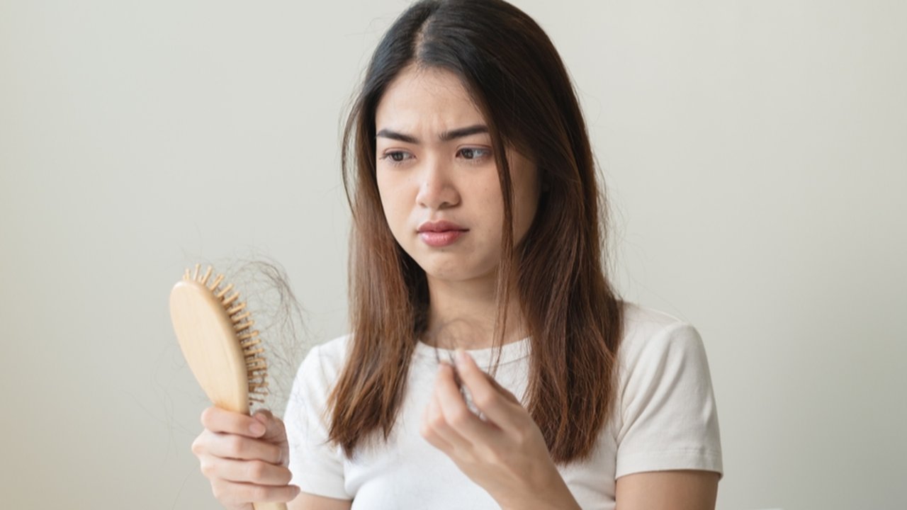 Ilustrasi rambut rontok ketika menyusui. (c) chormail@hotmail/Depositphotos.com