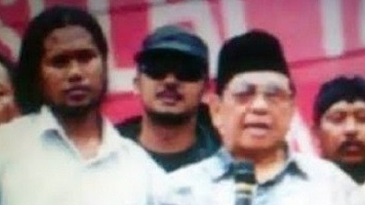 Gus Dur dan Gus Muwafiq. (Foto: Istimewa via Laduni.id)