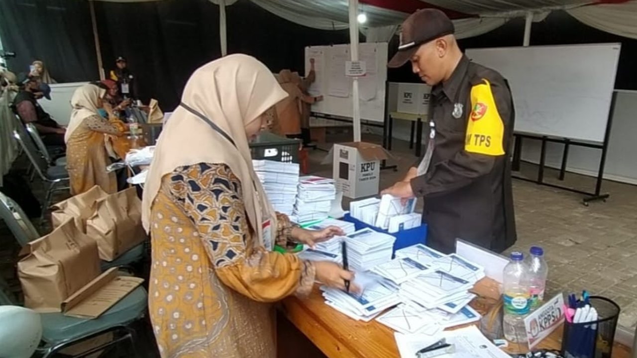 Ditemukan dugaan pelanggaran, sejumlah Tempat Pemungutan Suara atau TPS di Kelurahan Jelupang, Kecamatan Serpong Utara, Kota Tangerang Selatan (Tangsel), bakal dijadwal menggelar Pemungutan Suara Ulang (PSU).