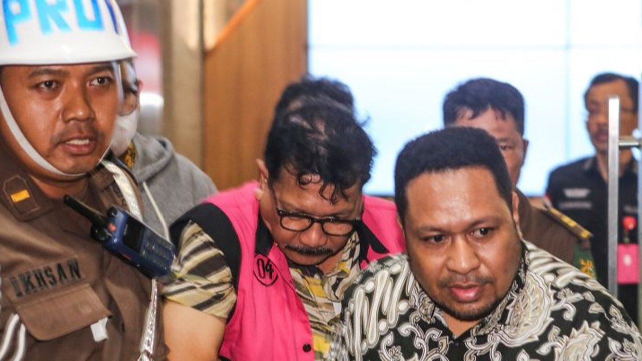 Langkah Kejaksaan Agung (Kejagung) menempuh metode pembuktian terbalik dalam dugaan korupsi eks pejabat Mahkamah Agung Zarof Ricar dianggap tidak cukup untuk membongkar aliran dana senilai hampir Rp1 triliun yang diterimanya, menurut mantan penyidik KPK dan pegiat antikorupsi.