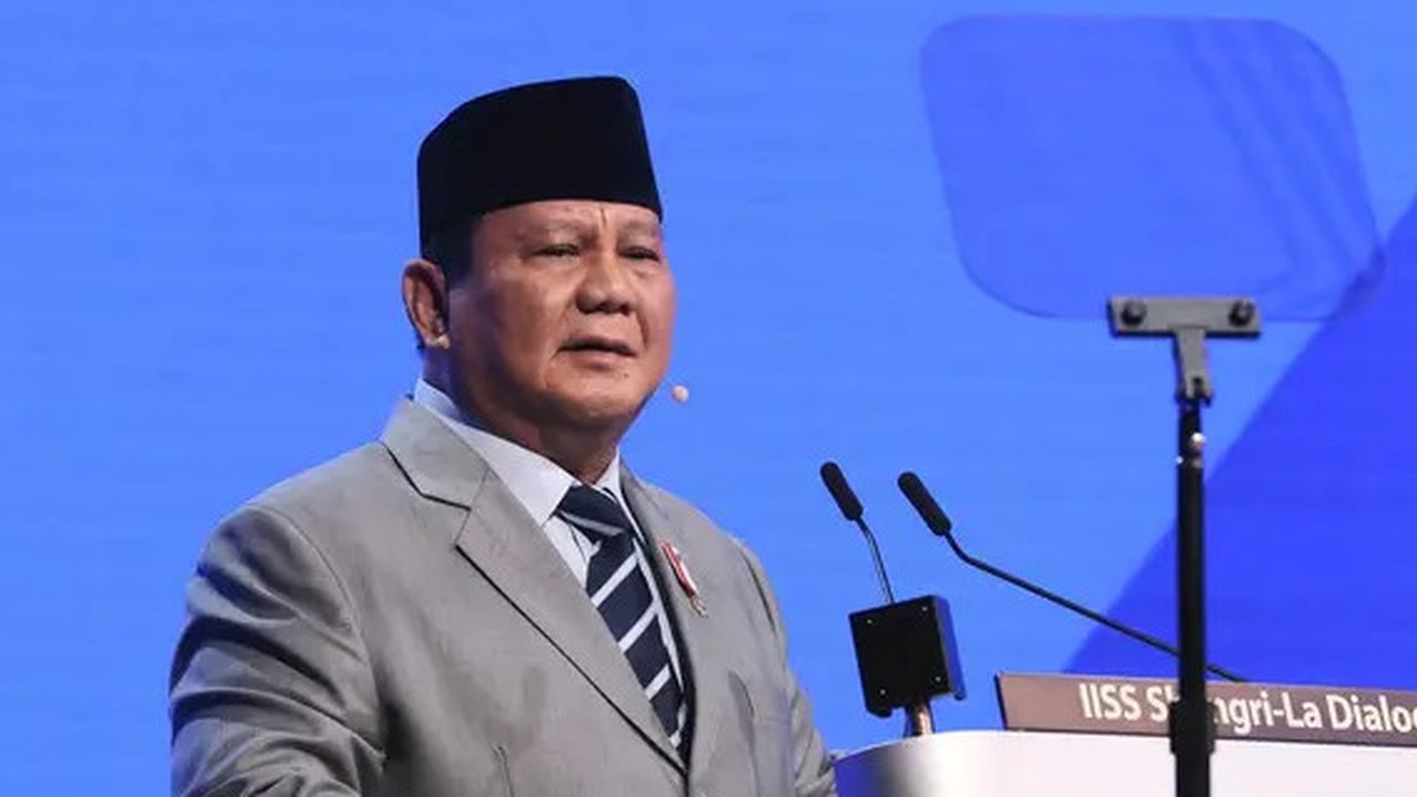 Presiden Prabowo Subianto mengucapkan selamat kepada Donald Trump karena terpilih sebagai Presiden ke-47 Amerika Serikat.

Ucapan selamat disampaikan ...