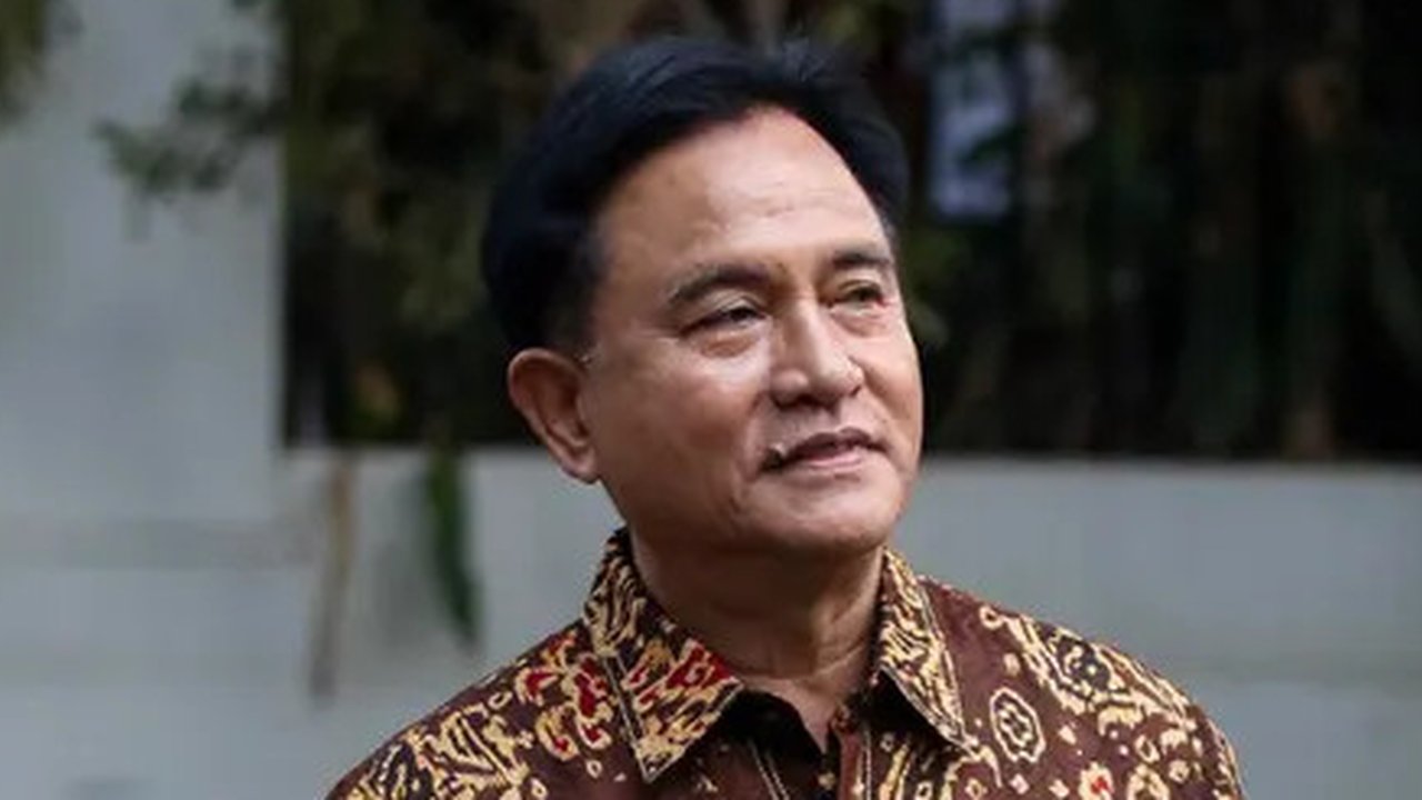 Yusril Ihza Mahendra, seorang advokat, akademisi di bidang hukum tata negara, politikus, dan salah seorang tokoh pemikir dan intelektual Indonesia. Ia pernah menjabat sebagai Menteri Hukum da