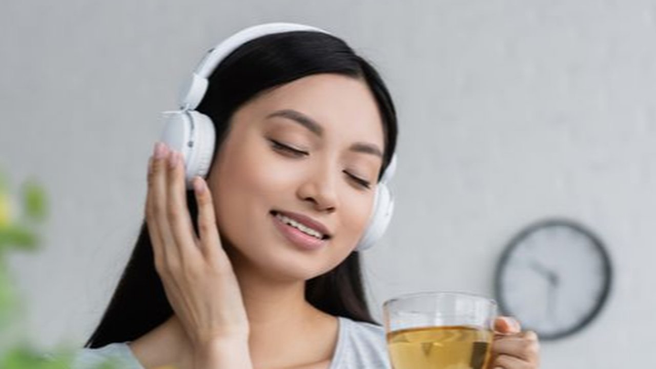 Sebelum memutuskan membeli, cari tahu kriteria headphone yang pas buat kerja agar fokus berikut ini.