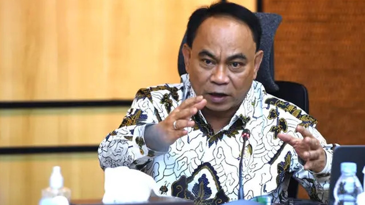 Menteri Koperasi Budi Arie Setiadi melihat peran koperasi dalam program Makan Bergizi Gratis (MBG). Salah satunya, koperasi susu untuk memasok kebutuhan MBG. (Dok. Kemenkop)