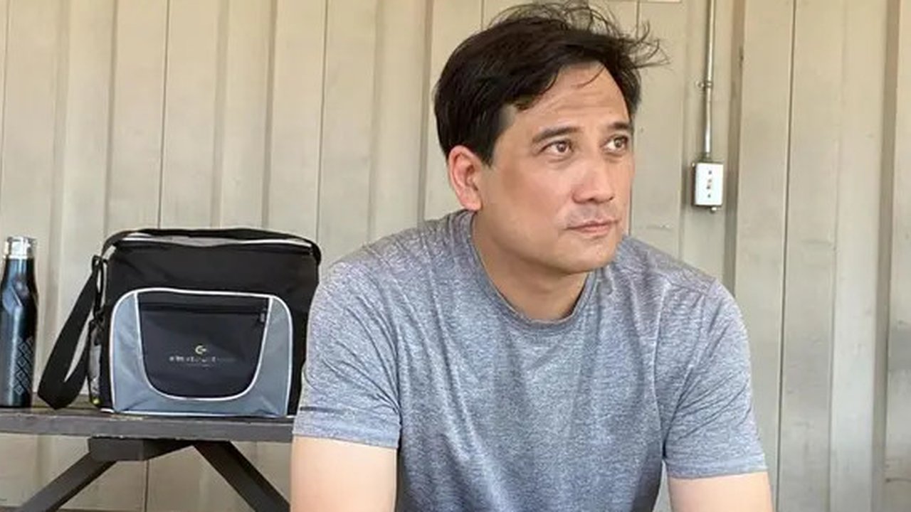 Tengku Firmansyah perlihatkan dirinya sedang bekerja sebagai tukangbesidiKanada. (sumber: Instagram/tengku_firmansyah)