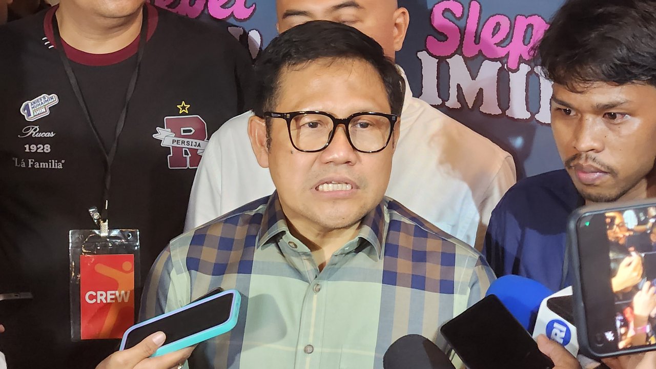 Cawapres nomor urut 1, Muhaimin Iskandar (Cak Imin) menghadiri acara Slepet Imin di salah satu Foodcourt, Jalan Raya Margonda, Kota Depok, Jawa Barat. (Liputan6.com/Dicky Agung Prihanto)