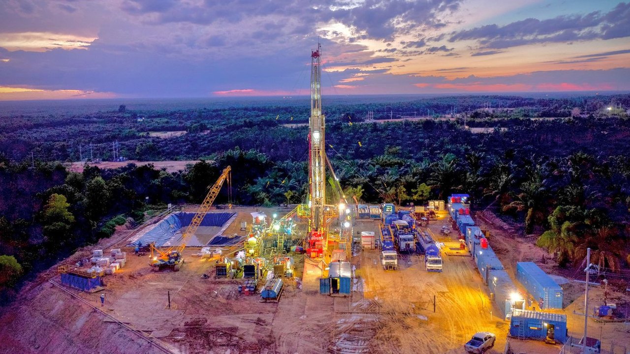 <p>Proyek Migas Non-Konvensional (MNK) Pertamina Hulu Rokan (PHR) menunjukkan adanya aliran hidrokarbon minyak dan gas. (Dok Pertamina)</p>