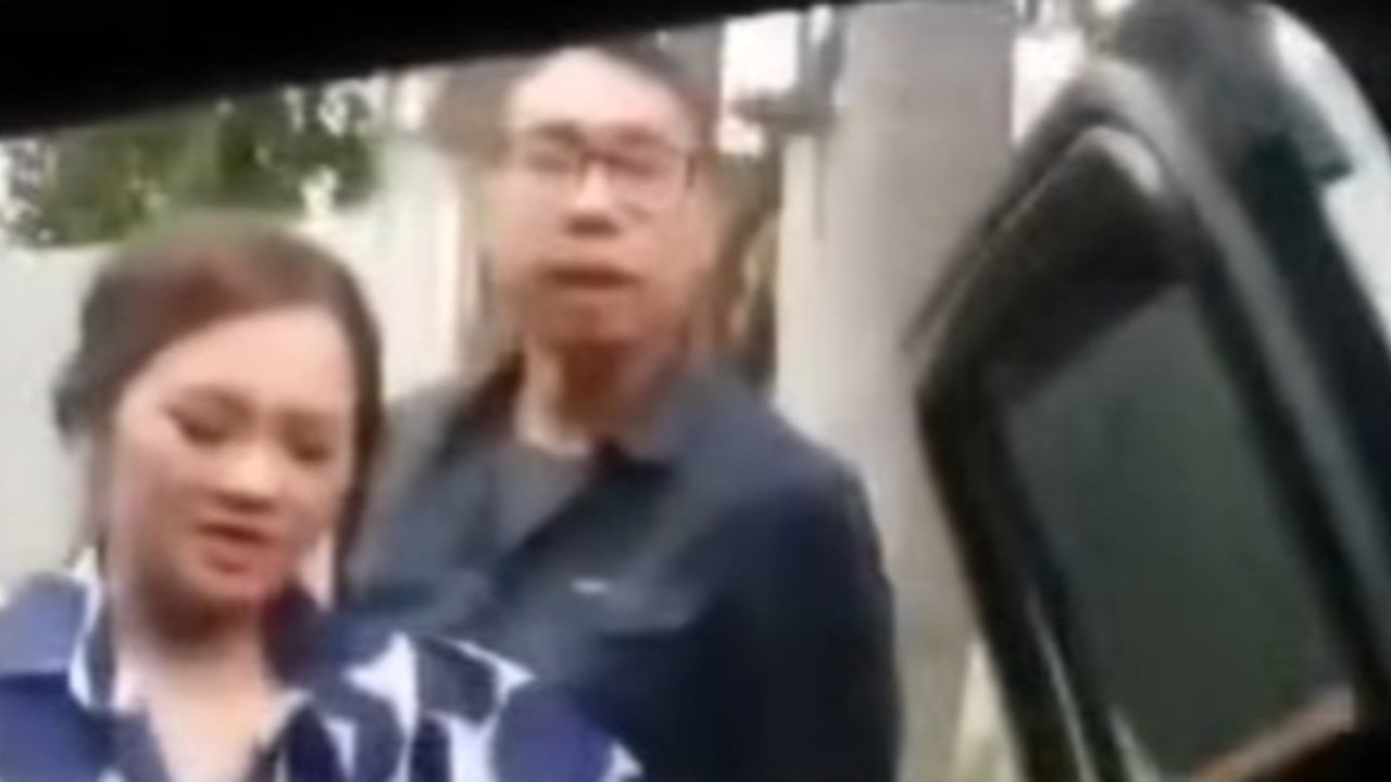 Viral polisi tonjok sopir taksi online