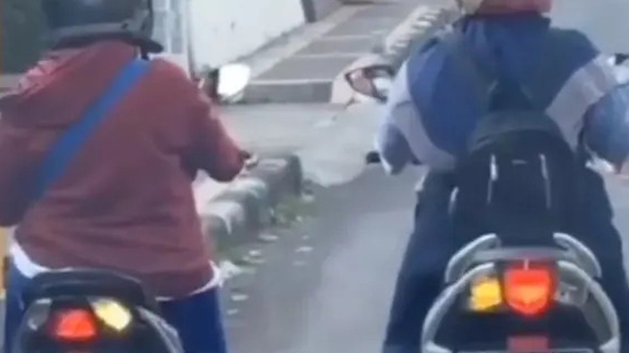 Potret Emak-emak Belok Tak Sesuai Lampu Sein. (Sumber: X/@kangmirdja)