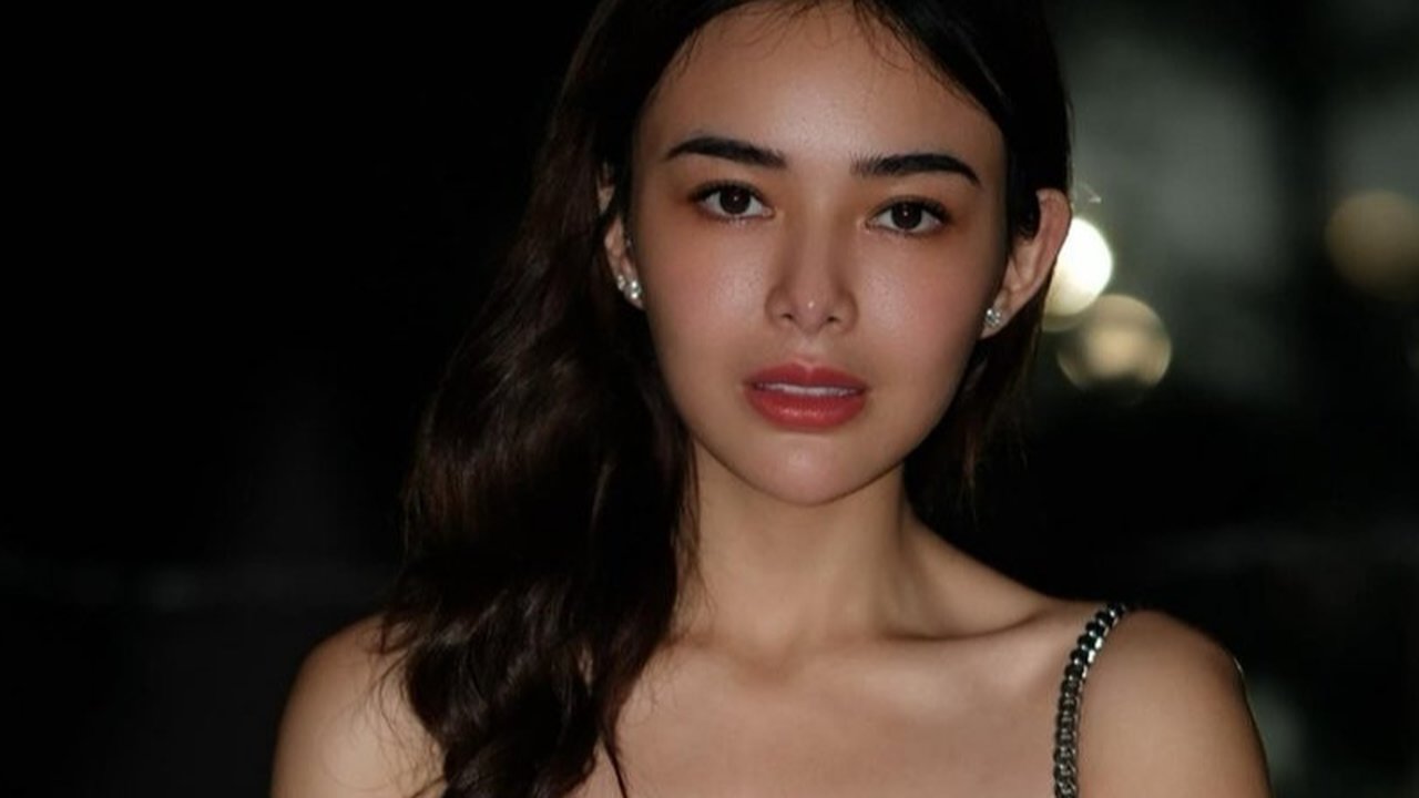 Bintang serial PAYLATER, Amanda Manopo, memenuhi panggilan Bareskrim Polri pada tahun 2023 untuk diperiksa terkait dugaan keterlibatannya dalam promosi judi online. Dalam klarifikasinya, Amanda menjelaskan bahwa ia tidak menyadari bahwa situs yang ia promosikan ternyata merupakan situs judi online. Saat menjalani pemeriksaan, Ia mengaku bahwa ia mengira situs tersebut hanya sebuah platform game, dan tidak menyadari bahwa itu berkaitan dengan aktivitas perjudian.