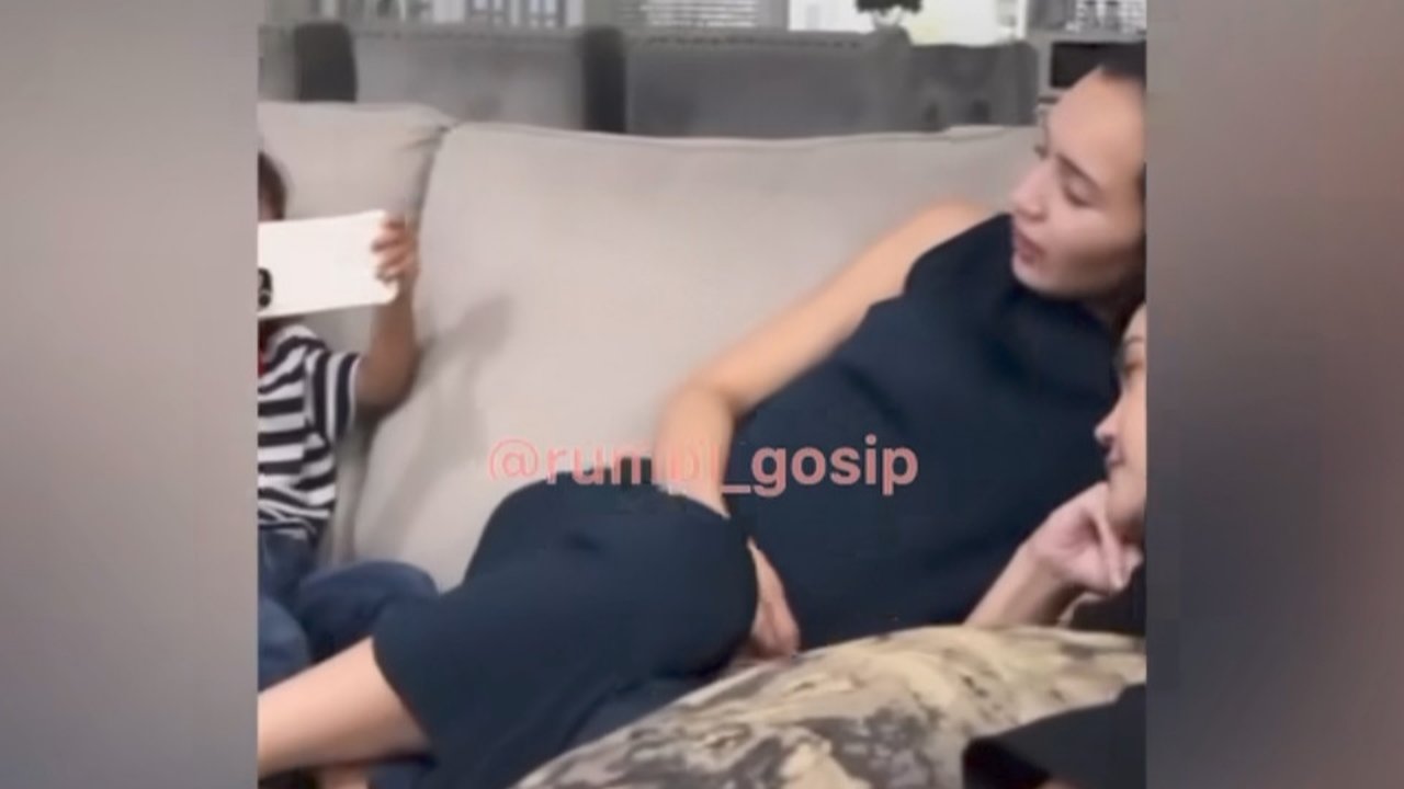 Potret Beby Tsabina Diduga Sedang Hamil, Perut Mulai Terlihat Buncit - Ramai Ucapan Selamat dari Penggemar