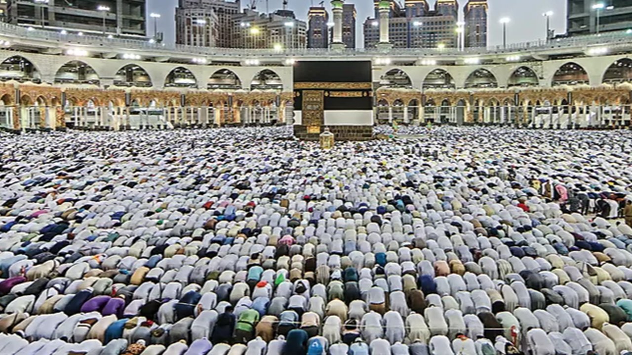 Ilustrasi haji, umrah, Makkah. (Photo by Beris Creatives on Unsplash)