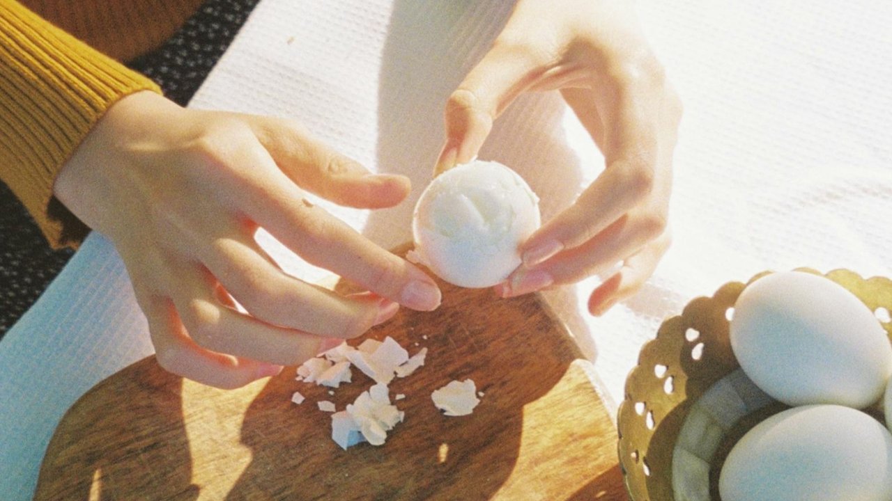 Ilustrasi telur rebus.