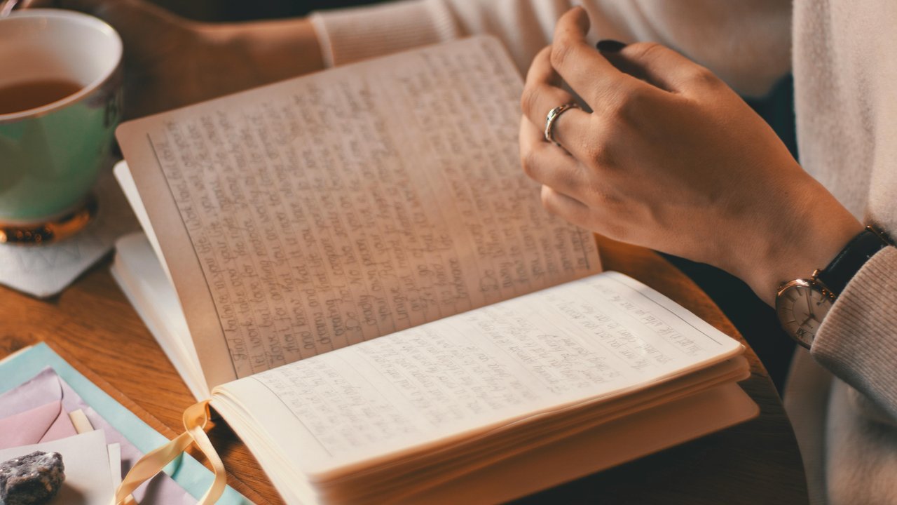 Menulis Jurnal: Ekspresi Diri dan Manfaat Terapi bagi Kesehatan Mental