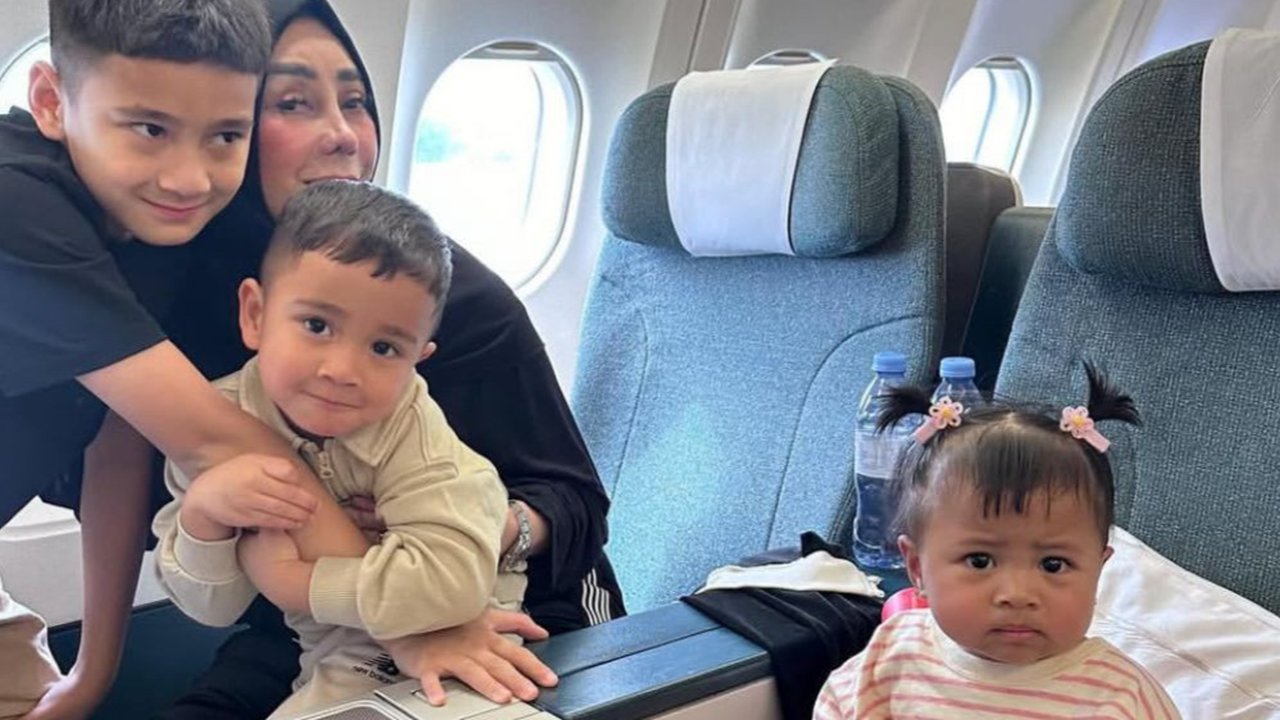 Lily Tak Digendong, Mama Amy Peluk Rafathar dan Cipung, Netizen Beri Sorotan Tajam