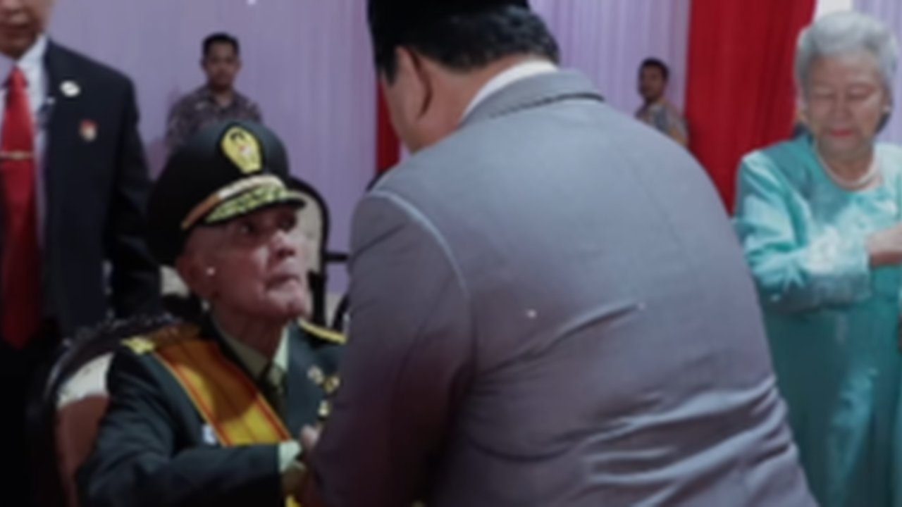 Wakil Presiden ke-6 RI Try Sutrisno Tiba di Istana Merdeka