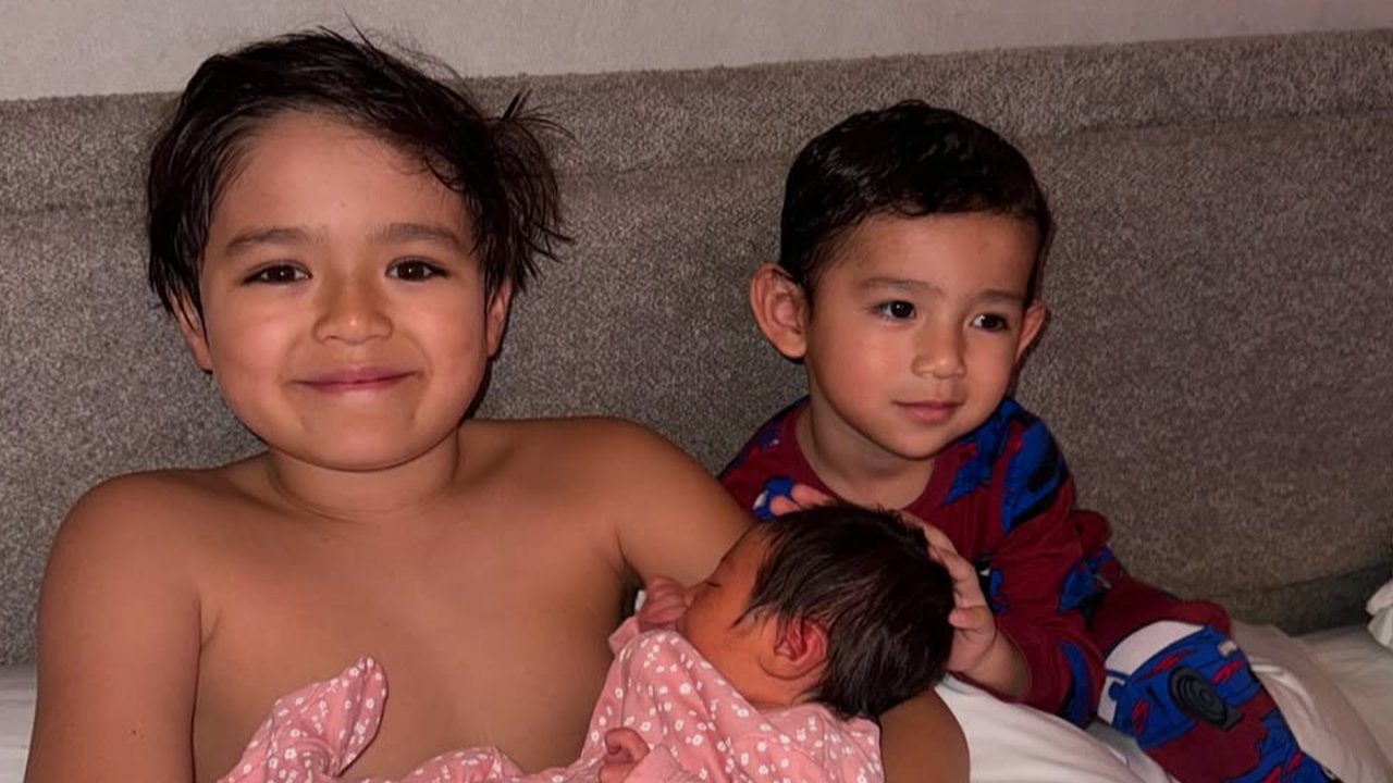 Momen El Barack Pangku Adik Perempuannya dengan Don Verhaag, Disebut Terlihat Dewasa
