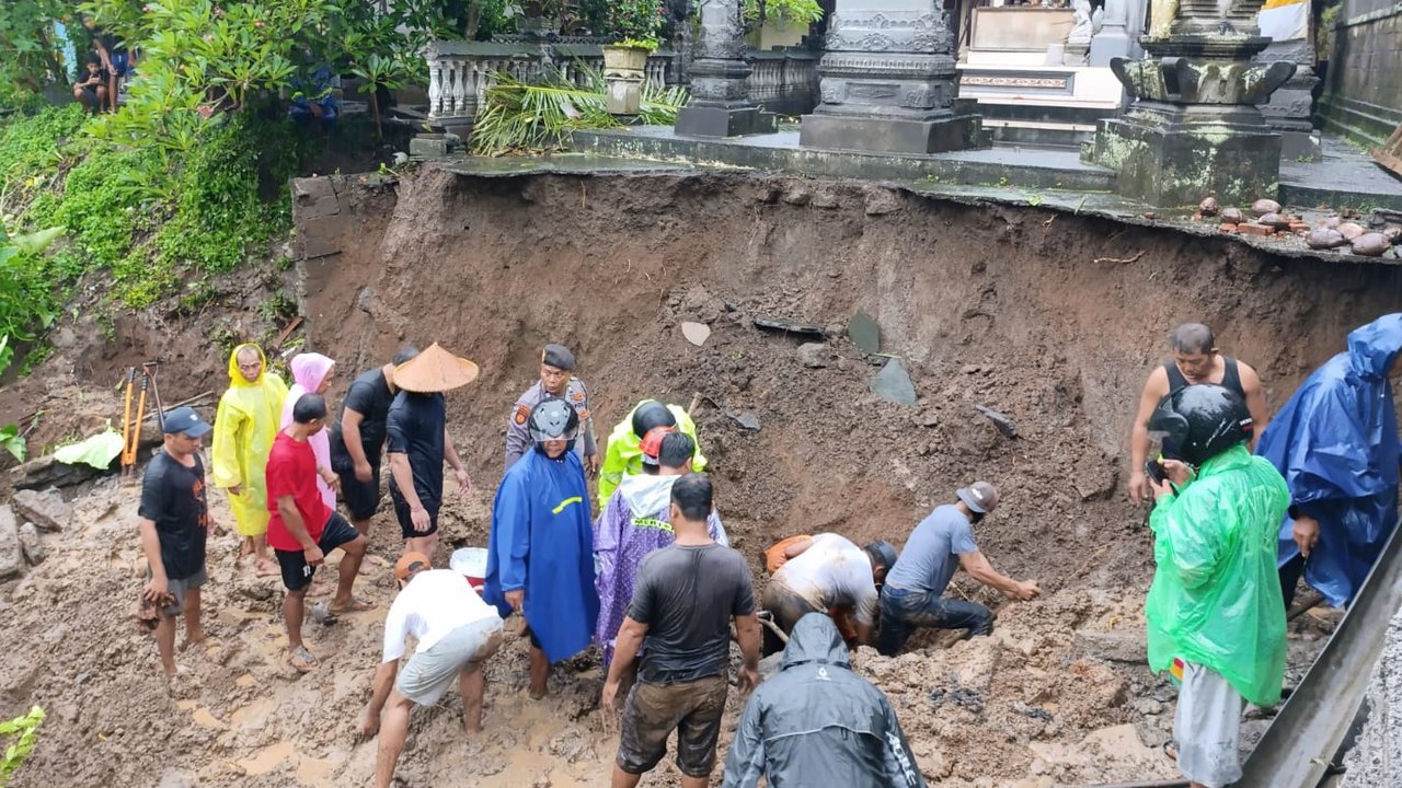 Dua Buruh Proyek Asal Jawa Timur Tewas Tertimbun Longsor di Ubud Bali