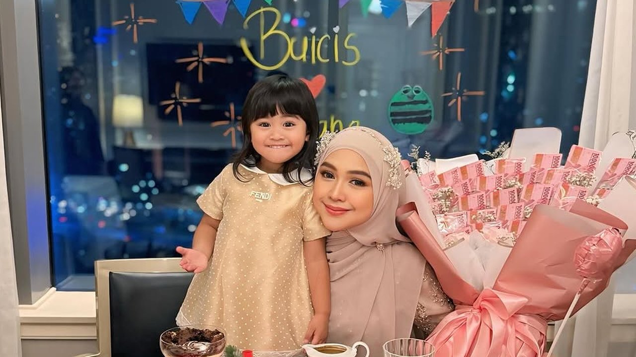 Quality Time Berdua, Ria Ricis Pilih Dinner Romantis Hanya dengan Moana