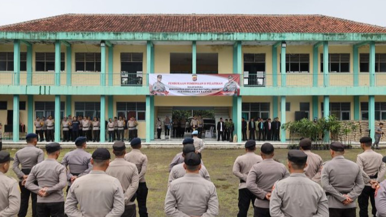 polisi nakal dimaksukkan ke pesantren