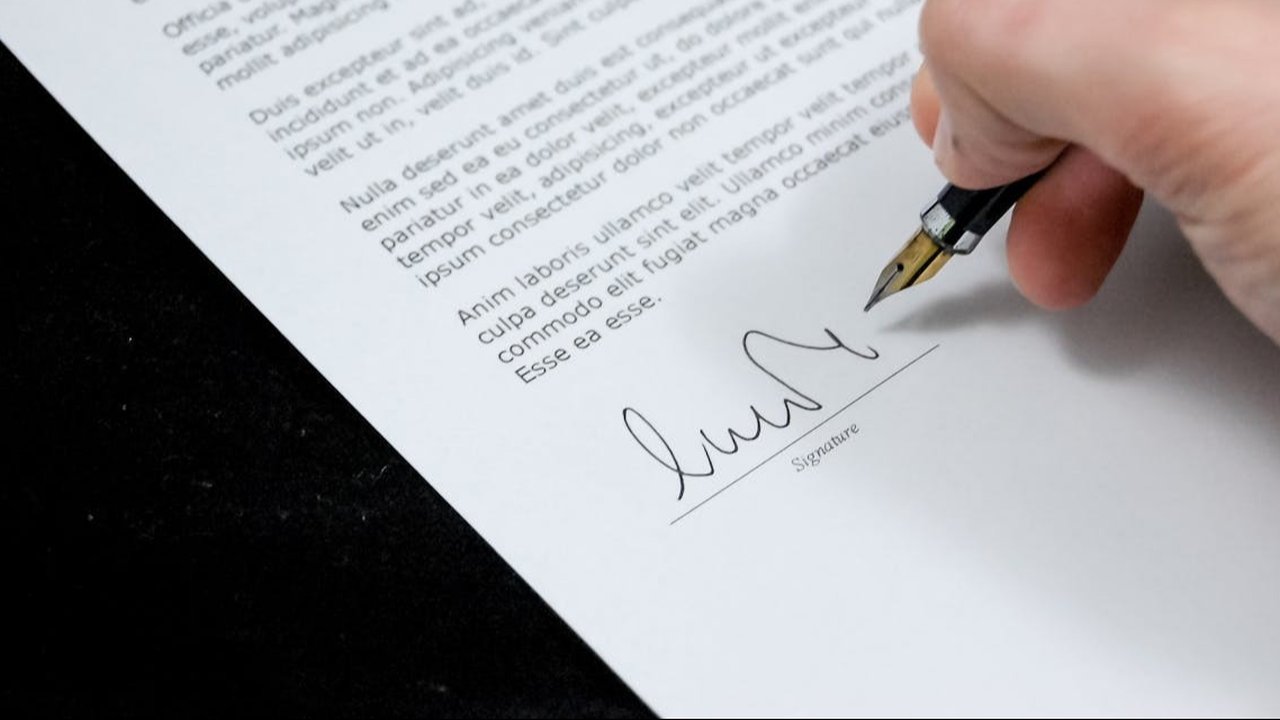 Ilustrasi Tanda Tangan