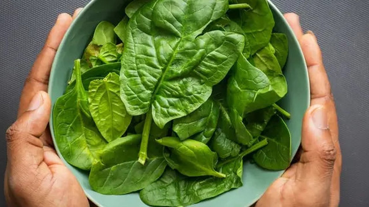 Ilustrasi Bayam Credit: unsplash.com/Louis