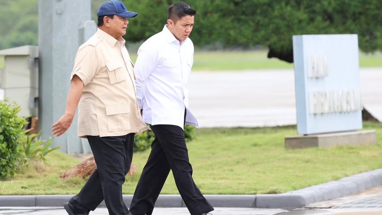 Presiden Prabowo dan Seskab Teddy