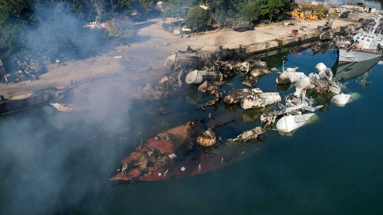 FOTO: Kondisi Terkini Armada Kapal Laut Suriah yang Hancur Lebur Digempur Israel