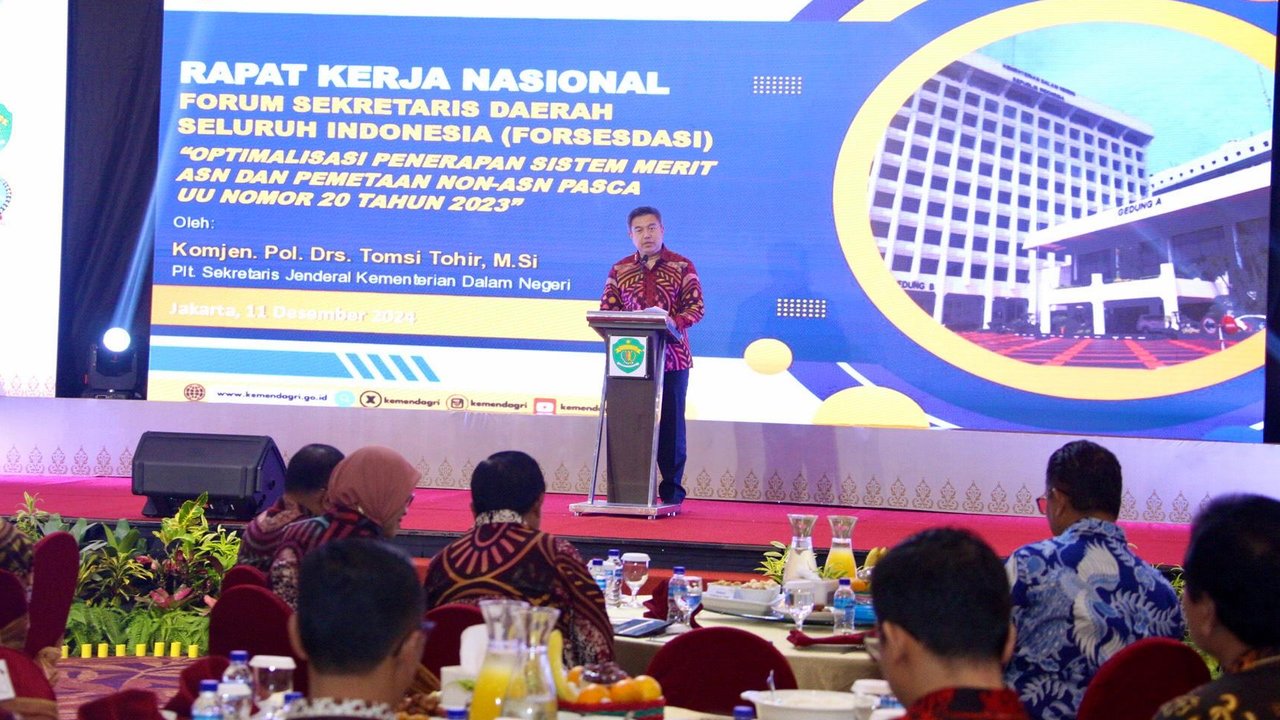 Sekjen Kemendagri Tomsi Tohir Saat Pembukaan Rapat Kerja Nasional Forum Sekretaris Daerah Seluruh Indonesia