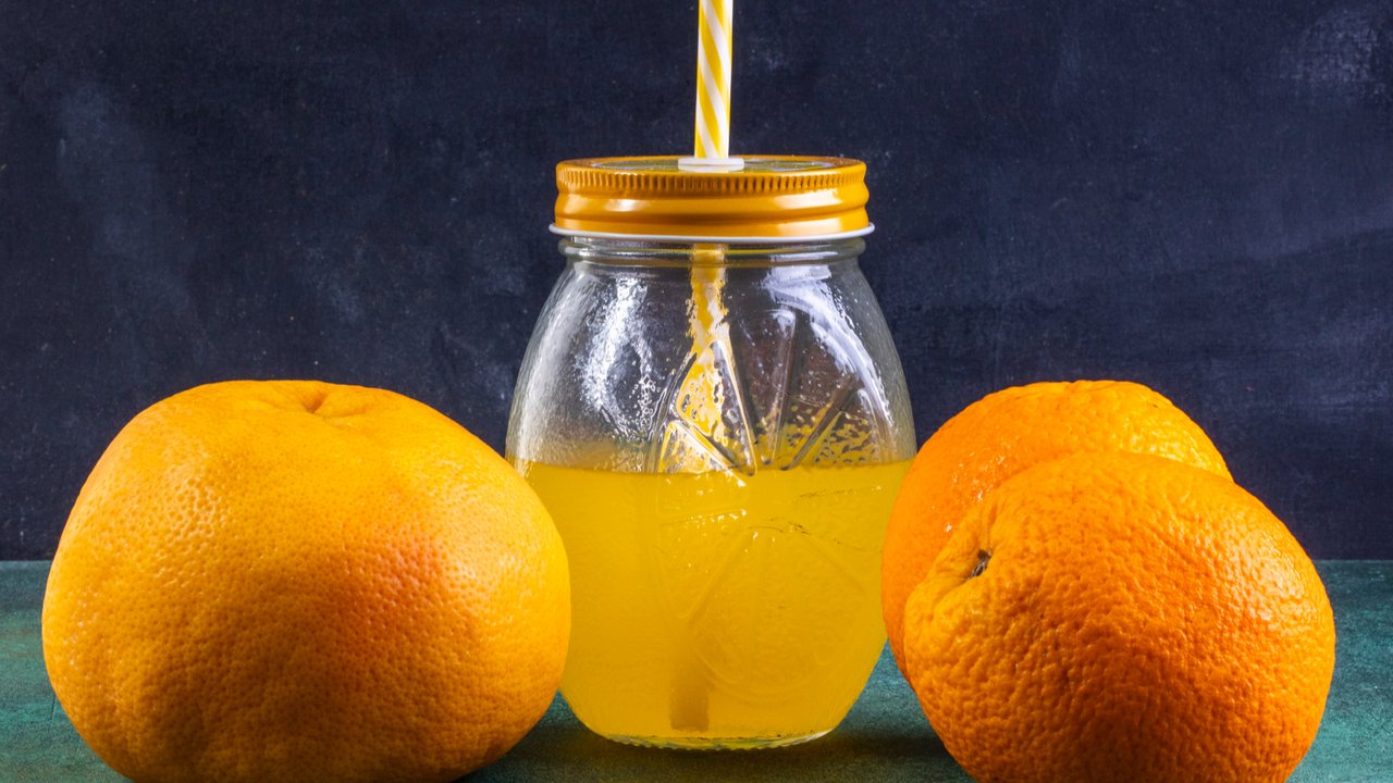 Ilustrasi sirup jeruk.