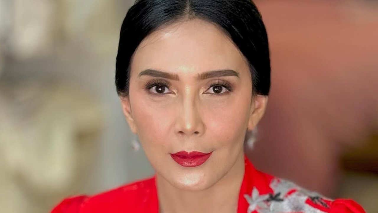 7 Potret Rieke Diah Pitaloka yang Masuki Umur 51 Tahun, Tetap Awet Muda - Masih Betah Sendiri