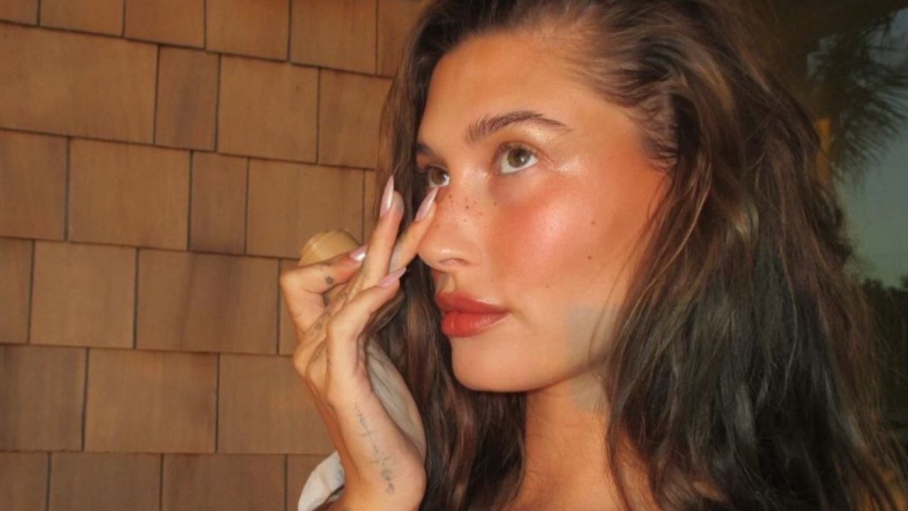 Hailey Bieber: Dari Entrepreneur Hingga Ikon Fashion, Ini Rahasia Kesuksesannya