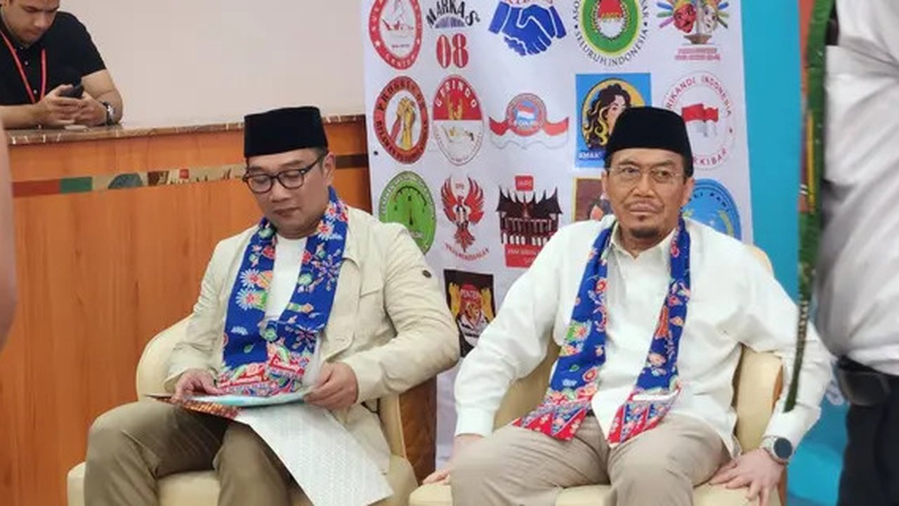 Calon gubernur dan wakil gubernur Jakarta Ridwan Kamil alias RK-Suswono menghadiri acara deklarasi dukungan dari Gabungan Relawan Ridwan Kamil-Suswono (Garnisun) 08 di wilayah Cakung, Jaka