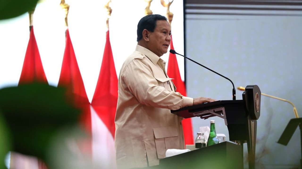 Presiden RI Prabowo Subianto memerintahkan jajaran kepolisian untuk melaksanakan pengamanan Hari Raya Natal dan tahun baru dengan baik."Nataru (Natal dan ...