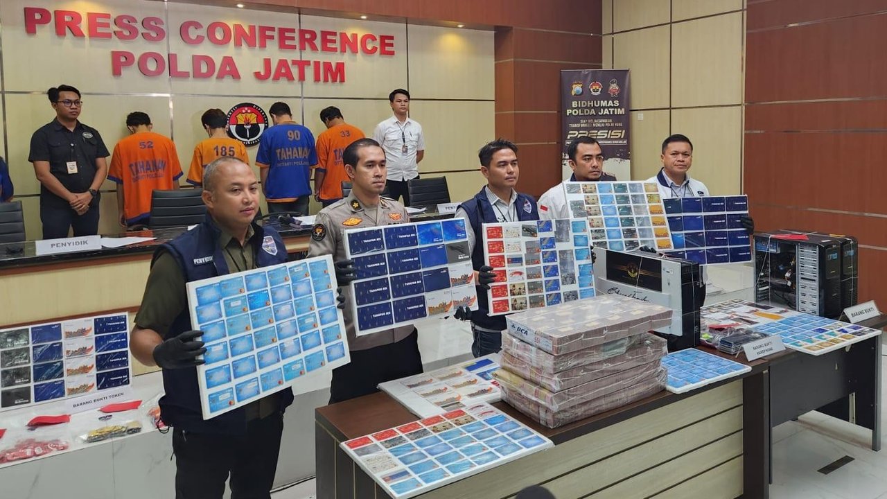 Tim Siber Polda Jatim Ringkus Sindikat Judi Online Beromzet Ratusan Miliar Rupiah