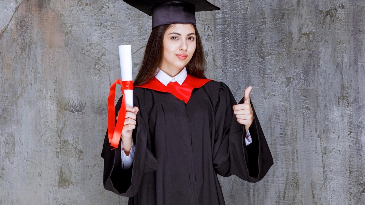 <p>Ilustrasi wisuda, kelulusan. (Image by Racool_studio on Freepik)</p>