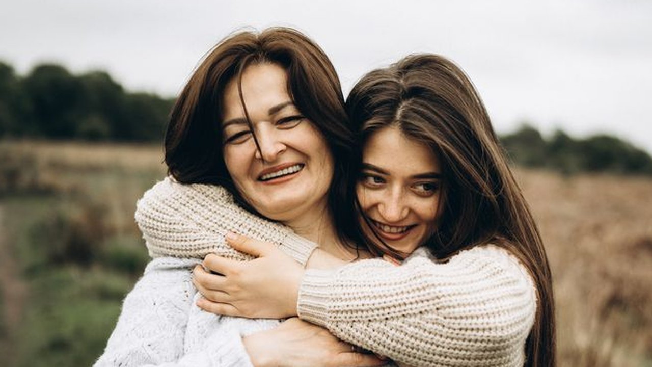 Jarak Bukan Halangan! 5 Cara Spesial Sambut Hari Ibu untuk Anak Perantauan