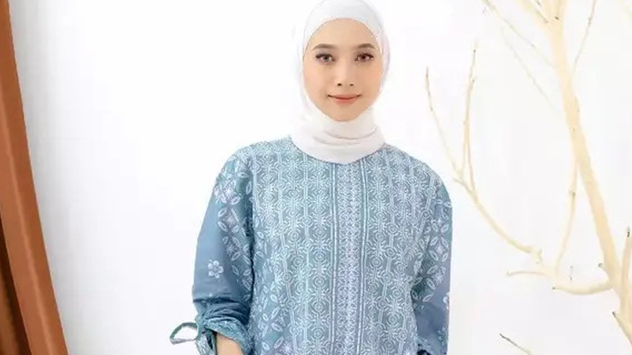 Inspirasi Batik Tunik Modis untuk ke Kantor dan Kondangan, Tampil Anggun dan Nyaman di Setiap Kesempatan (zalora)