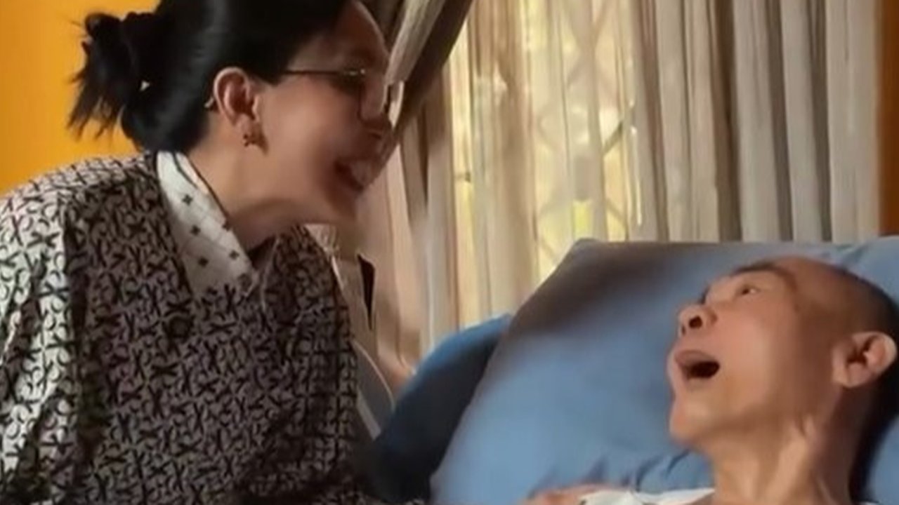 Rupanya, salah satu alasan pemeran Oneng di sitkom Bajaj Bajuri ini untuk menjadi pengacara adalah ia ingin membantu persoalan yang dihadapi aktor Mat Solar, sahabatnya.