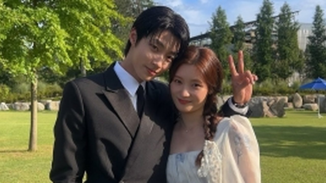 'FAMILY BY CHOICE' Usai, 7 Potret Hwang In Yeop dan Jung Chae Yeon yang Bikin Gagal Move On - Photo Box Bak Couple di Dunia Nyata