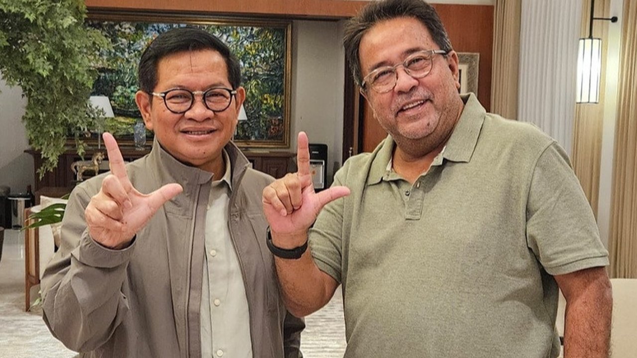 Calon Gubernur dan Calon Wakil Gubernur DKI Jakarta nomor urut 3, Pramono Anung-Rano Karno (kanan) memberikan tanggapan terkait hasil hitung cepat atau quick count Pilkada Jakarta 2024.