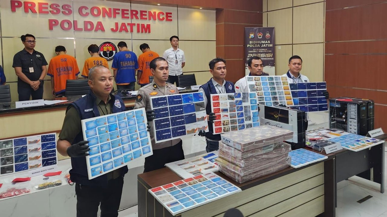 Tim Siber Polda Jatim Ringkus Sindikat Judi Online Beromzet Ratusan Miliar Rupiah