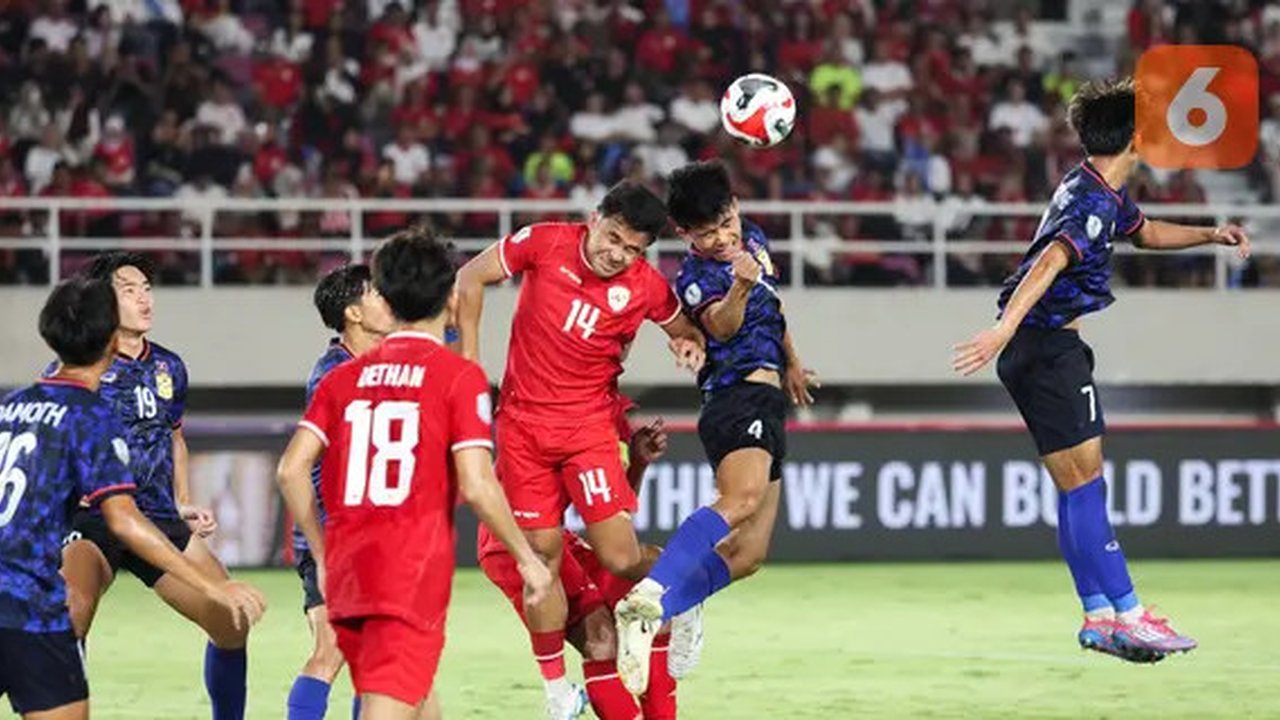 Piala AFF 2024 - Vietnam Vs Timnas Indonesia - Nguyen Tien Linh Vs Muhammad Ferarri (Bola.com/Adreanus Titus)