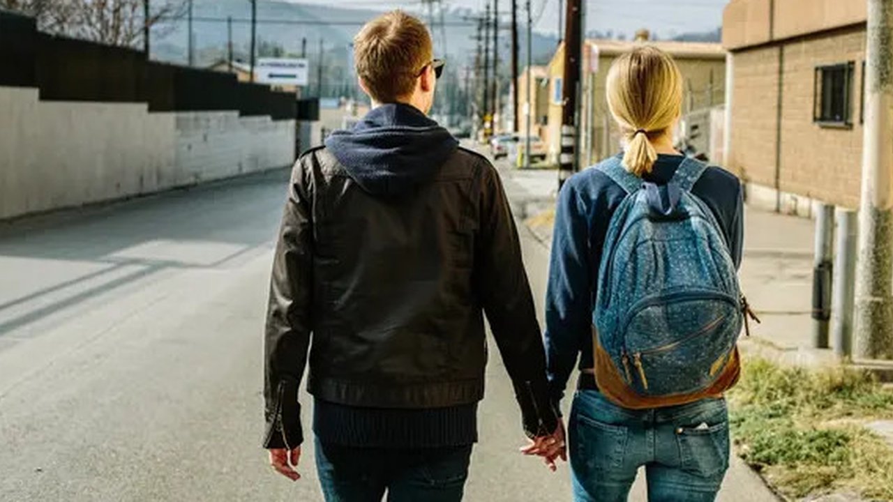 Ilustrasi pasangan cinta, romantis, pacaran, kencan. (Photo by Vladimir Kudinov on Unsplash)