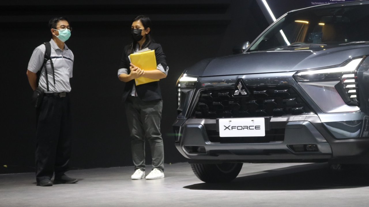 Penjualan mobil nasional bulan November 2024 turun.