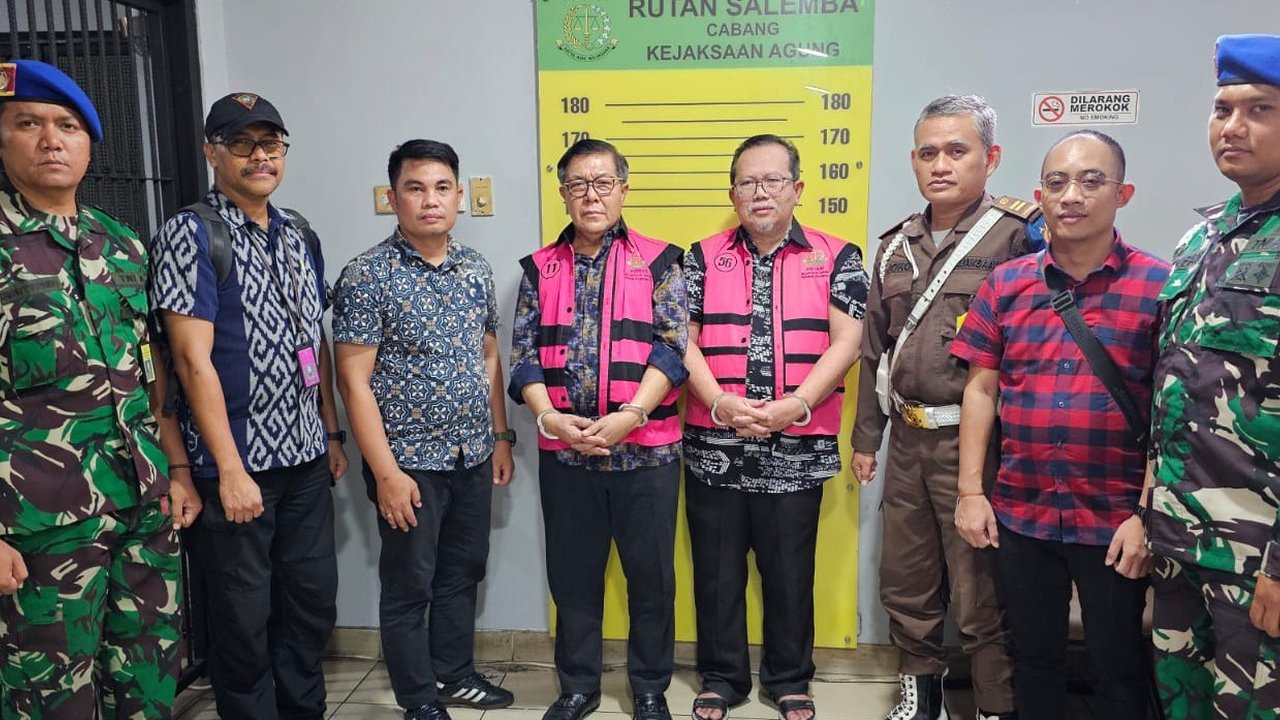 Kejagung serah terima tersangka dan barang bukti perkara vonis bebas Ronald Tannur di Kejari Jakarta Pusat pada Jumat, 13 Desember 2024