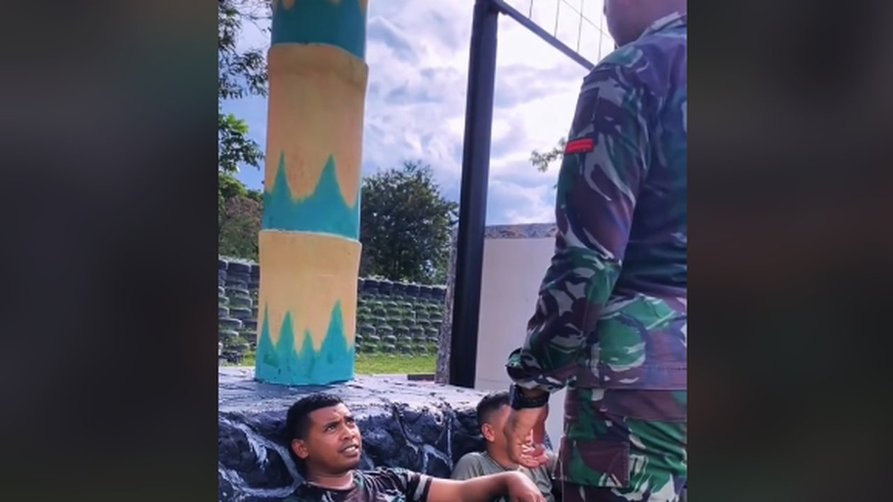 Komandan TNI Teriak Panggil Nama Anggotanya, Langsung Kena Marah Saat Tahu Belum Sholat